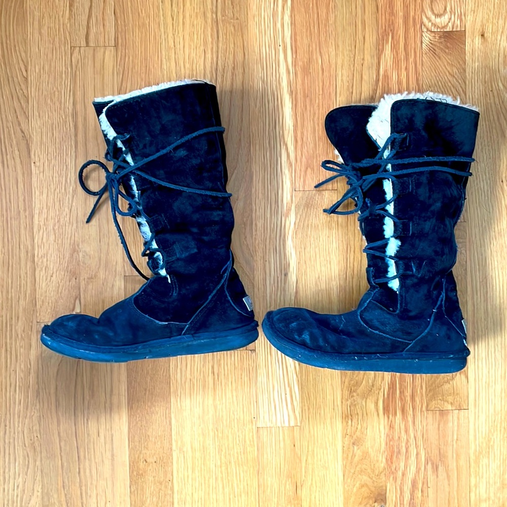 UGG s/n 5122 black tall boot size 7